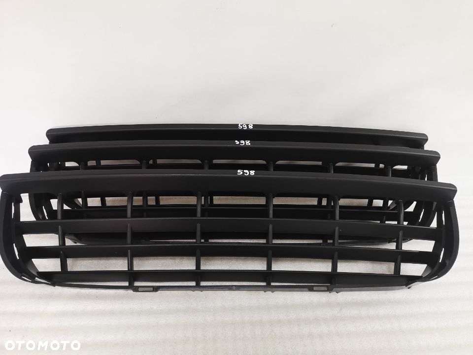 VW CRAFTER 2E0 / SPRINTER W906 05-14 KRATKA ŚRODKOWA ZDERZAKA PRZEDNIEGO NR AUKCJI NK598 - 1