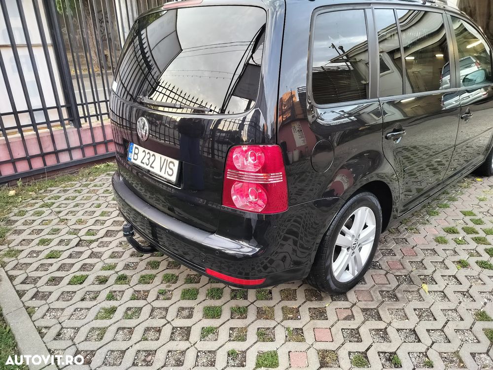 Volkswagen Touran - 11