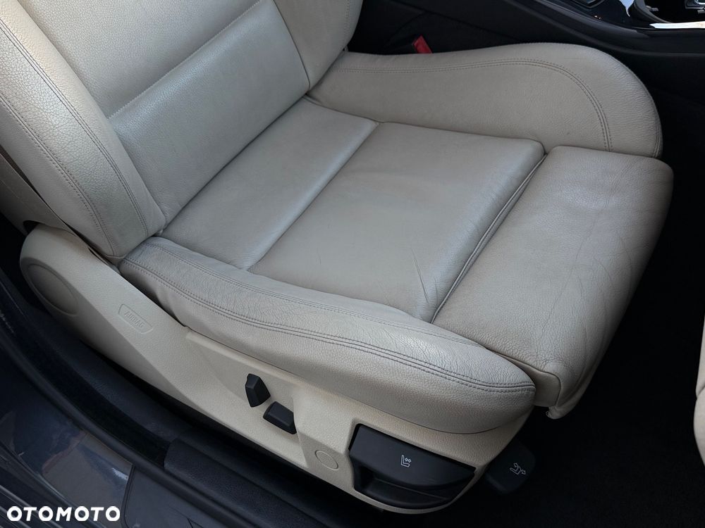 BMW Seria 5 528i Sport-Aut Luxury Line - 29