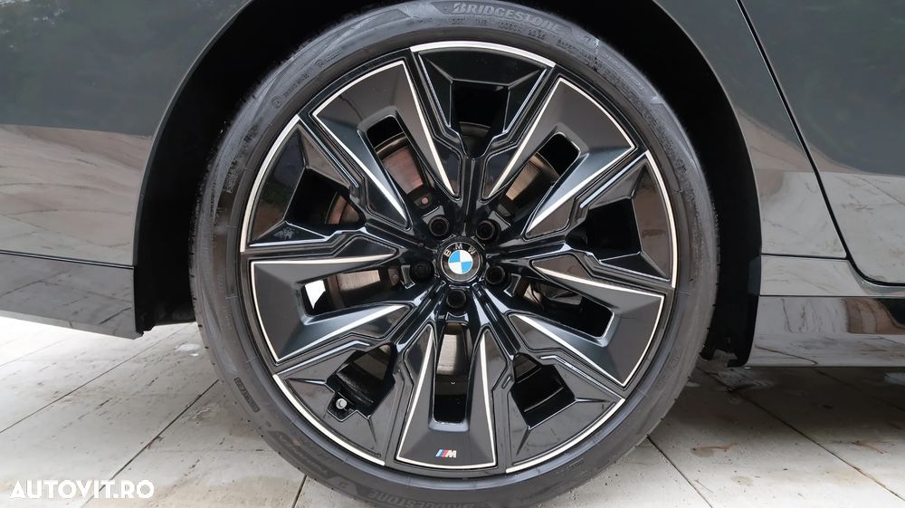 BMW Seria 7 740d xDrive MHEV - 37