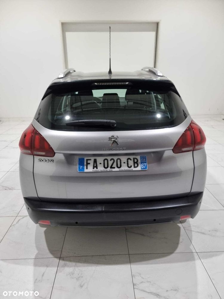 Peugeot 2008 - 8