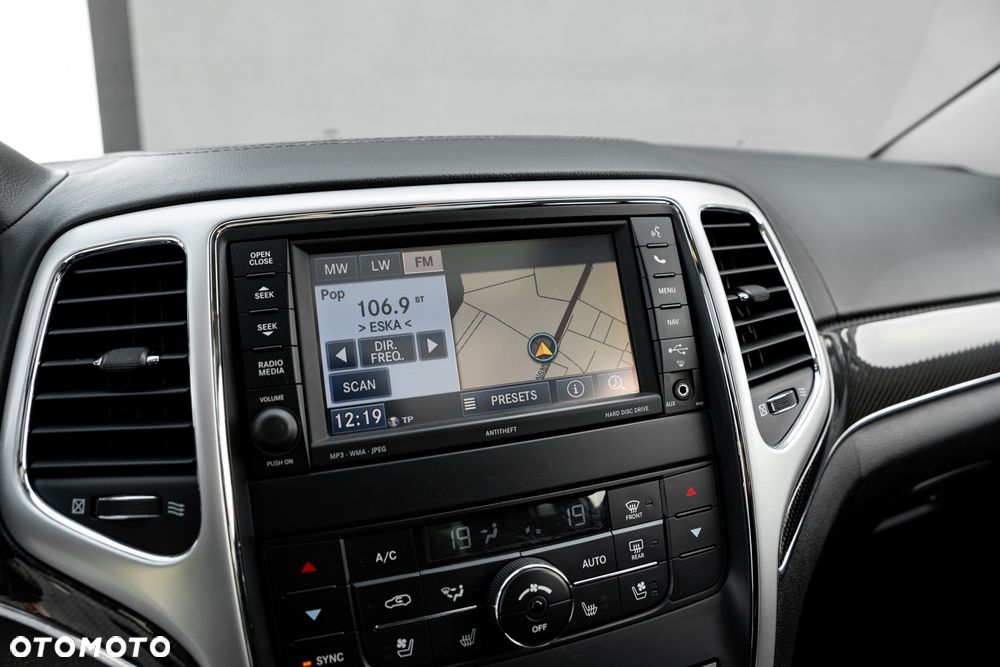 Jeep Grand Cherokee SRT8 - 34