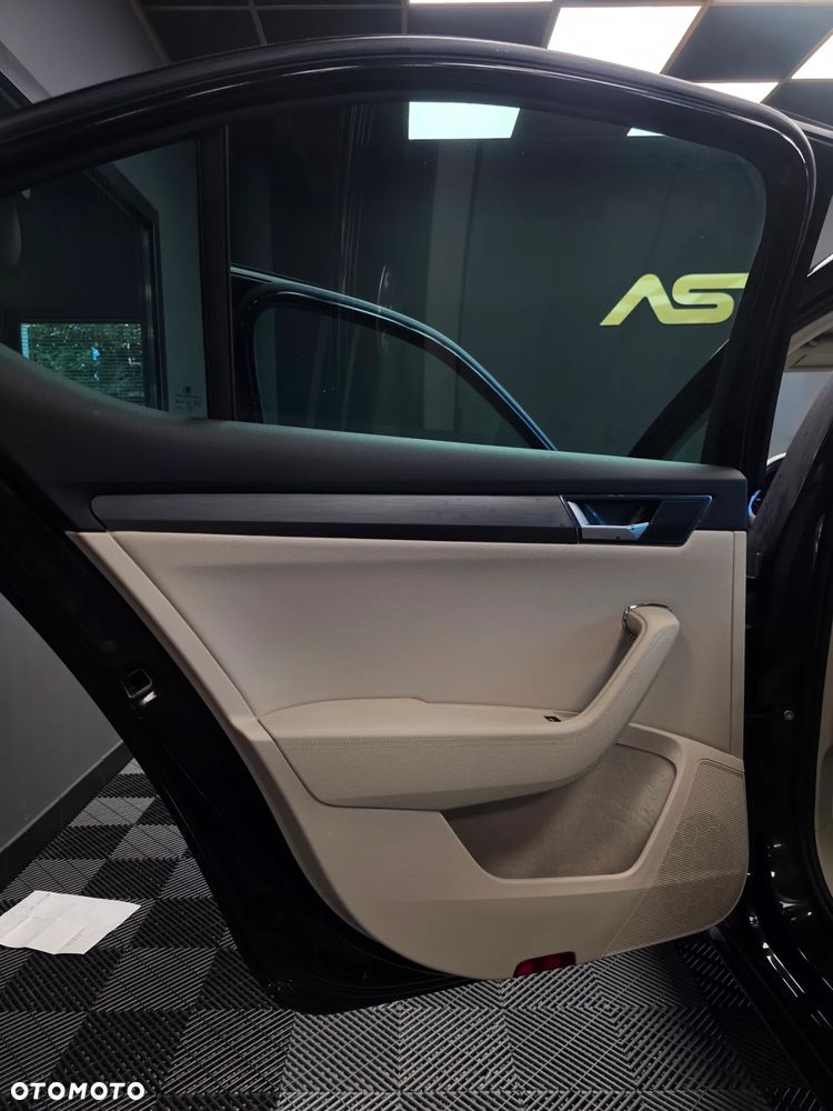 Skoda Superb 2.0 TDI SCR Style DSG - 33