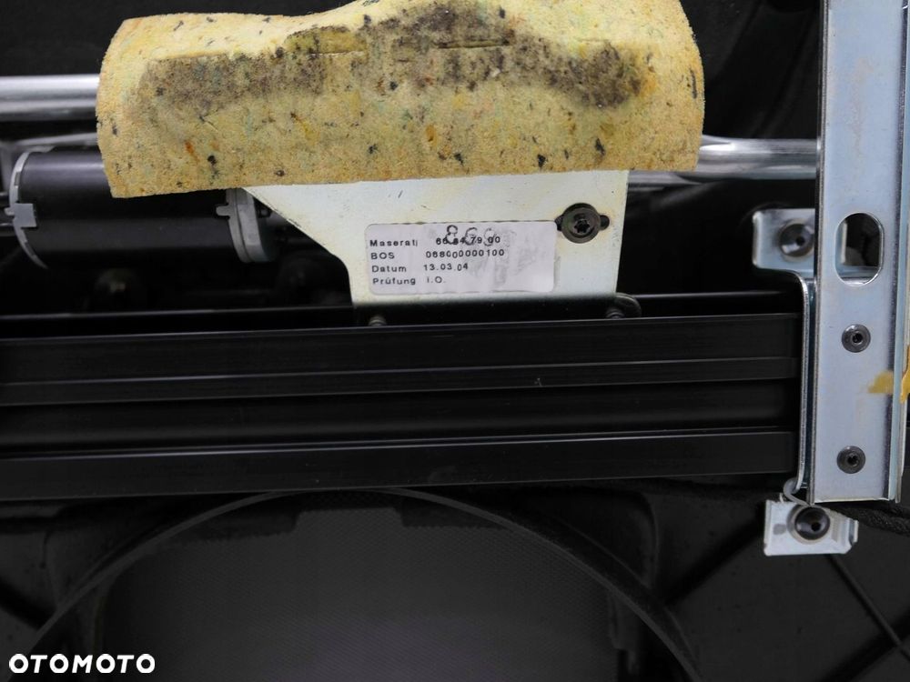 POŁKA TYLNA ROLETA MASERATI QUATTROPORTE V - 12