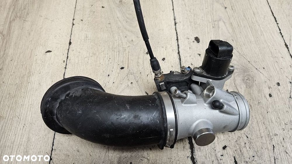 Przepustnica prawa BMW R12300 GS  13547672732 - 12