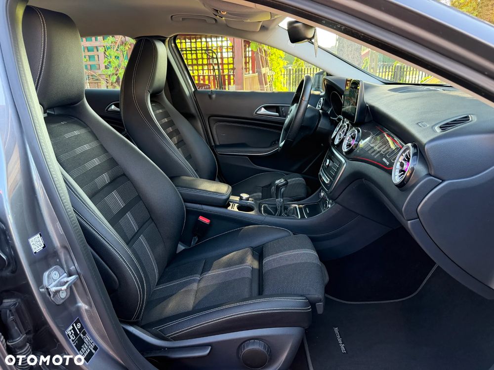 Mercedes-Benz GLA 180 UrbanStyle Edition - 19