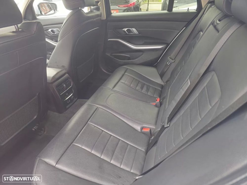 BMW 320 d Line Luxury Auto - 10