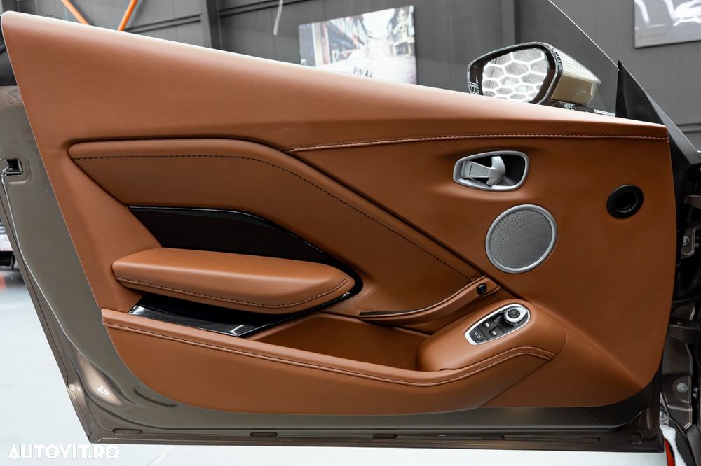 Aston Martin V8 Vantage Standard - 39