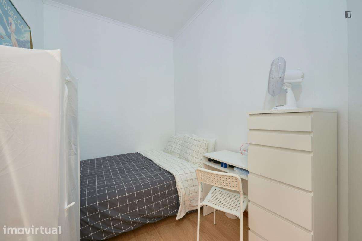 Quarto - localizado em Entrecampos Lisbon