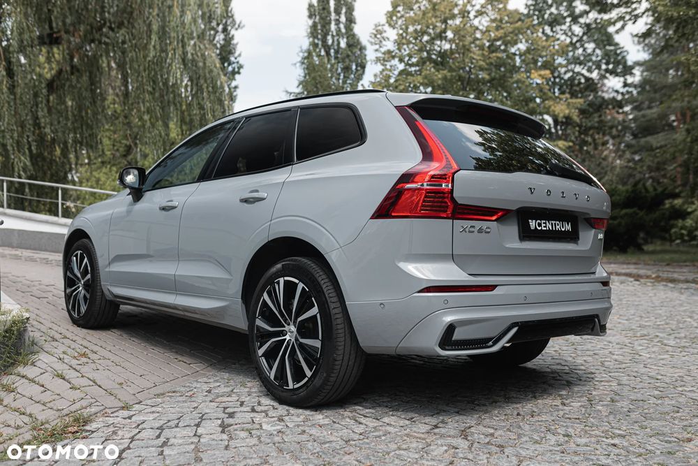 Volvo XC 60 B5 B AWD Ultimate Dark - 11