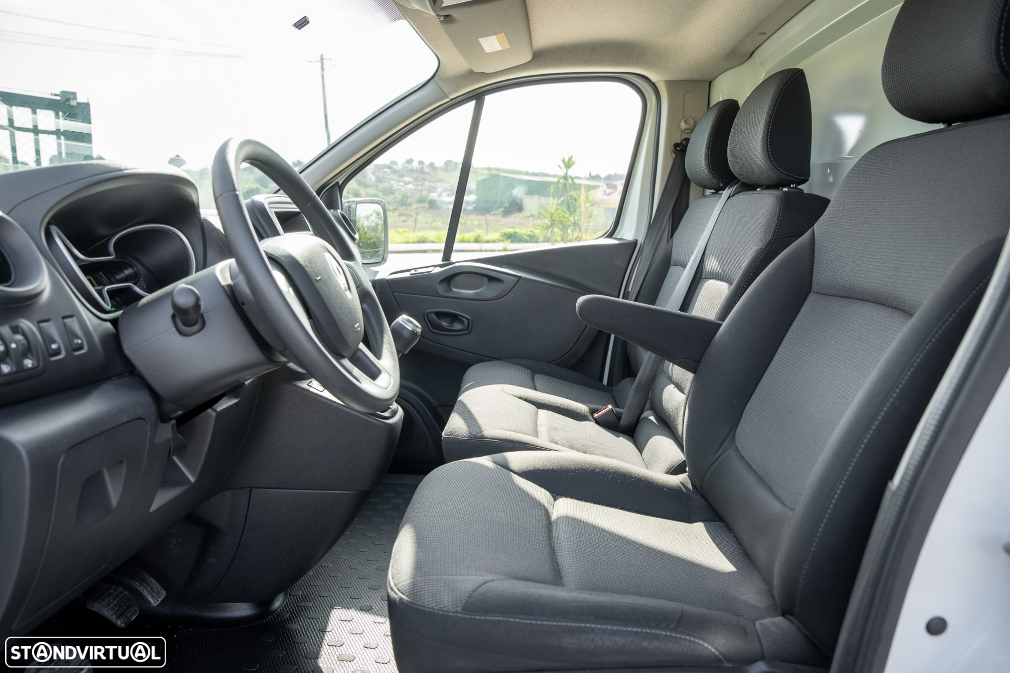 Renault Trafic 2.0 dCi L2H1 3T Grand Confort - 11
