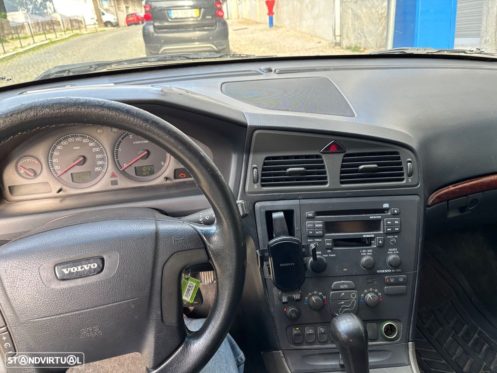 Volvo V70 2.5 D - 4
