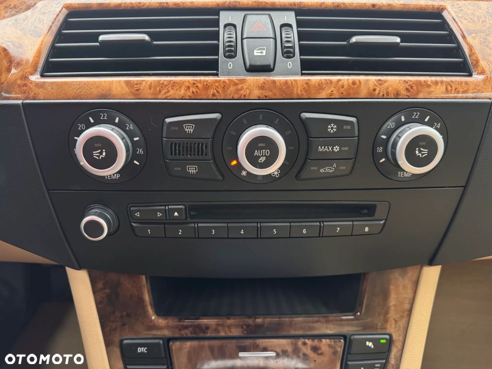 BMW Seria 5 525xi - 30