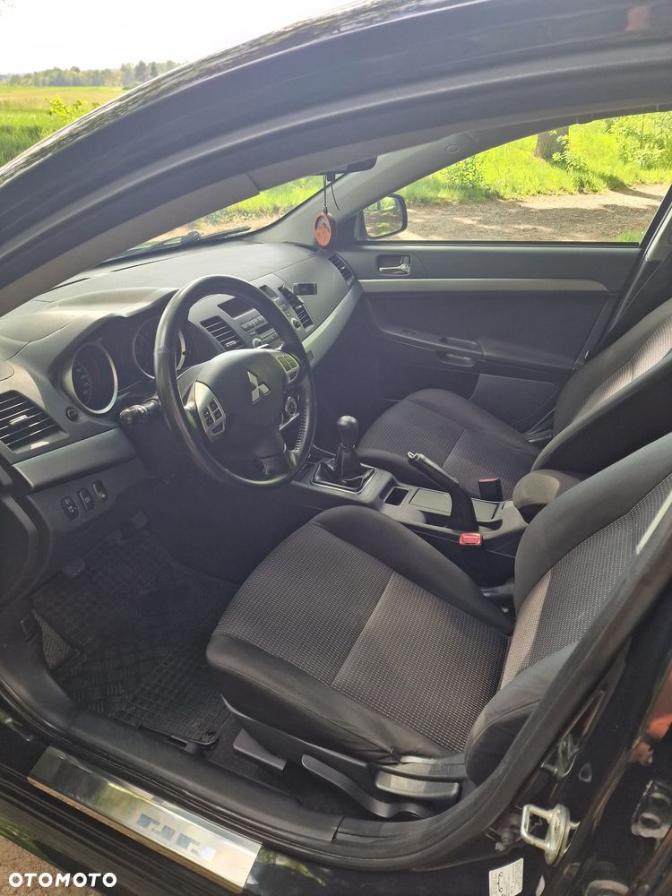 Mitsubishi Lancer 2010 photo 4