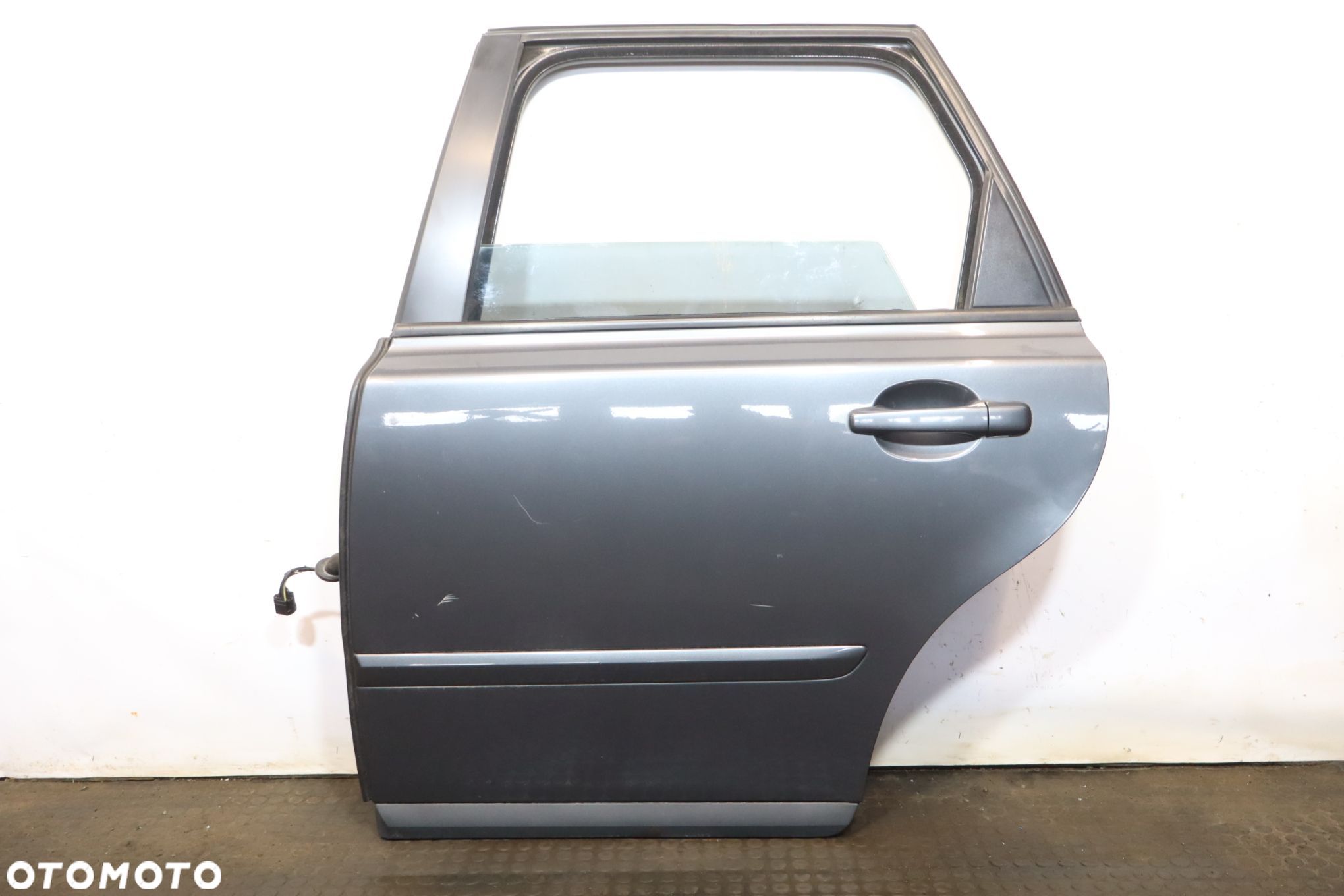 DRZWI LEWY TYŁ VOLVO V50 KOMBI - 1
