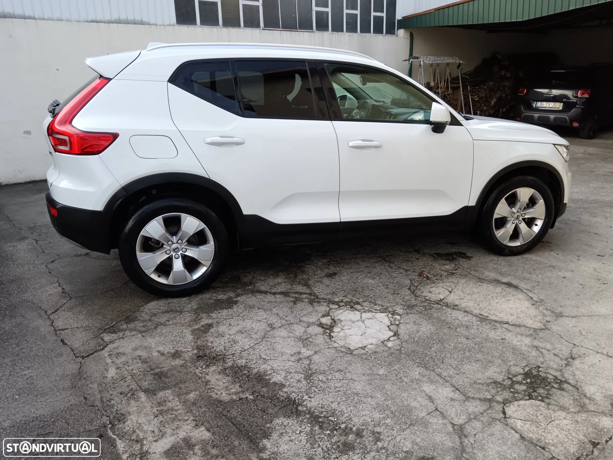 Volvo XC 40 2.0 D3 Momentum Geartronic - 4
