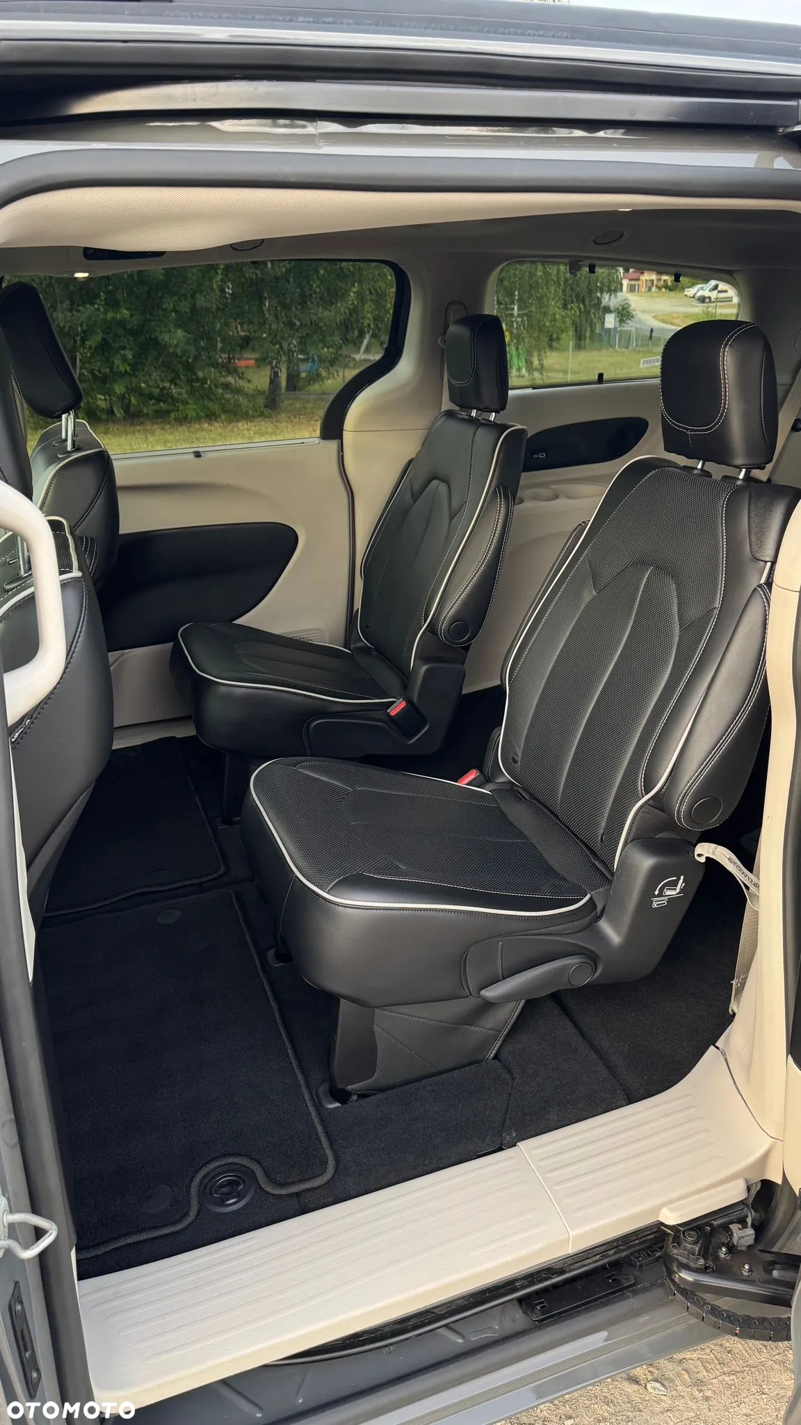 Chrysler Pacifica - 16