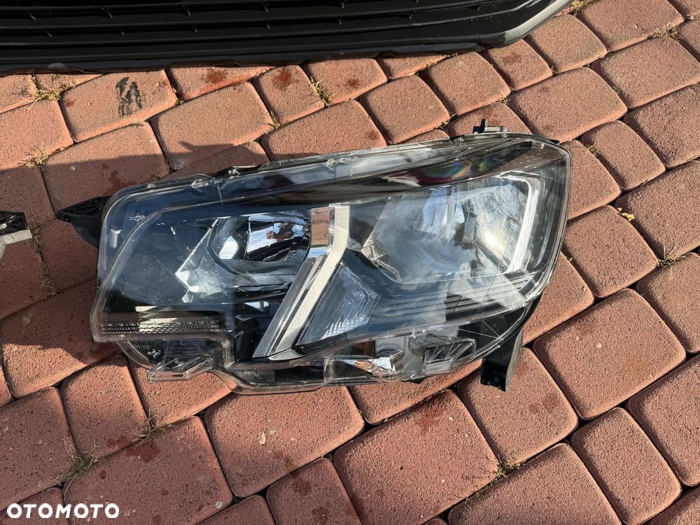 LAMPA REFLEKTOR LEWY PRAWY PEUGEOT RIFTER PARTNER IV 2018- KJF - 2