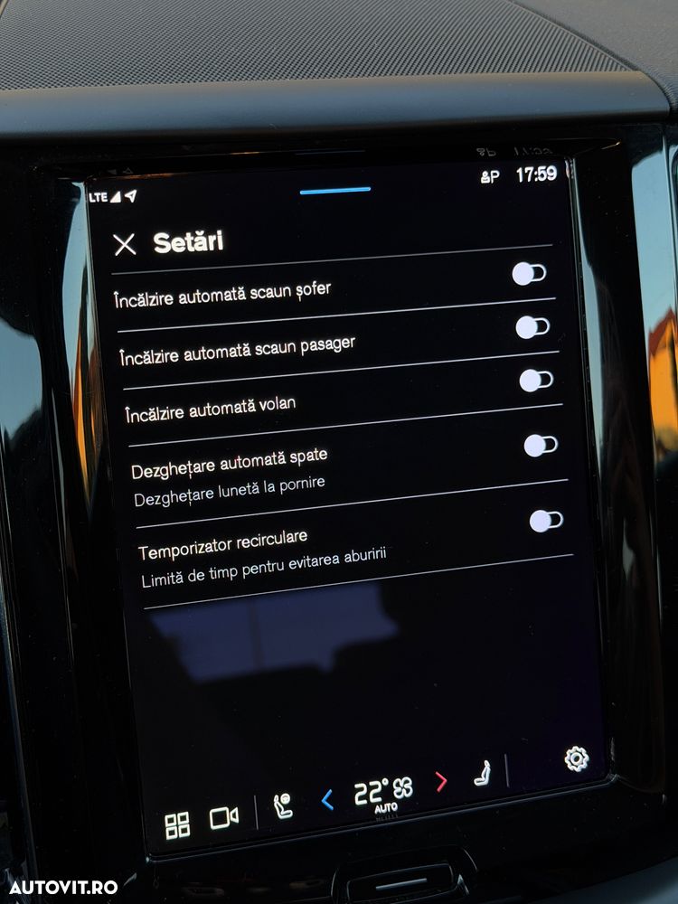 Volvo XC 60 B4 MHEV AWD Momentum Pro - 20