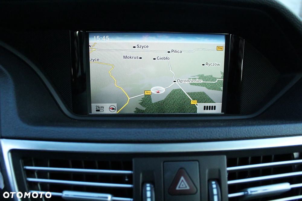 Mercedes-Benz Klasa E 200 CGI BlueEffICIENCY Avantgarde - 30