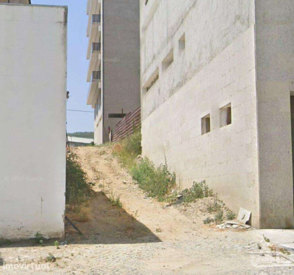 Terreno em Peso da Régua e Godim de 435,00 m2 - Grande imagem: 4/20