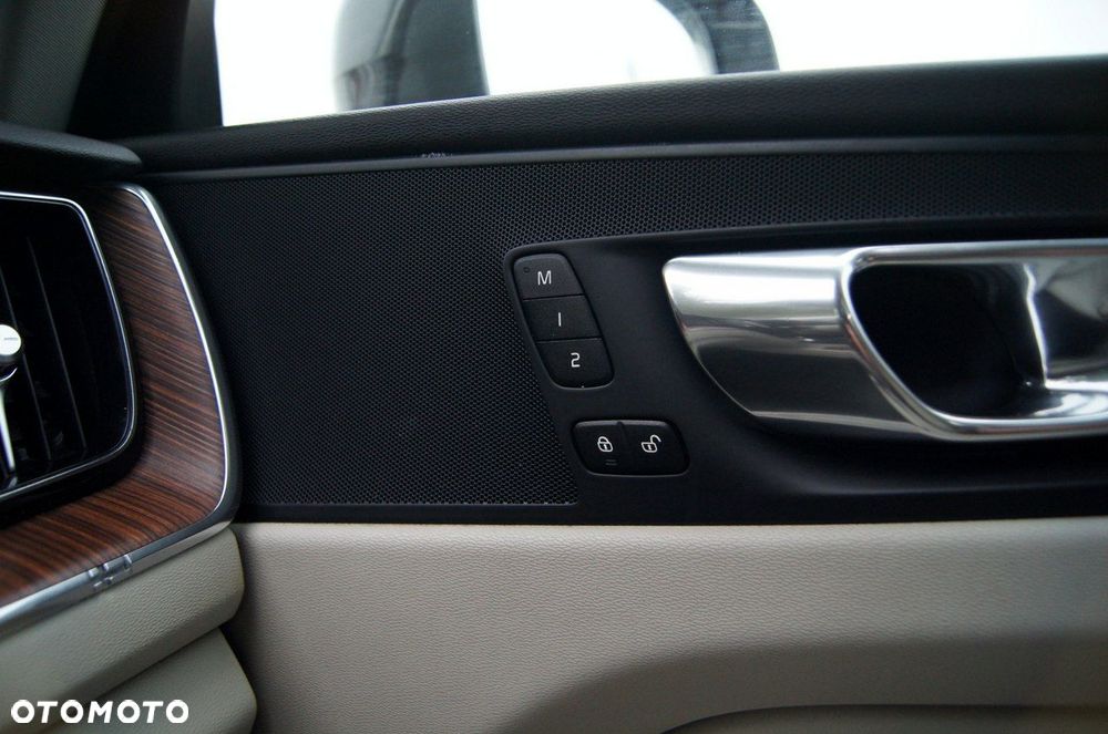 Volvo XC 60 T5 AWD Geartronic Momentum Pro - 28