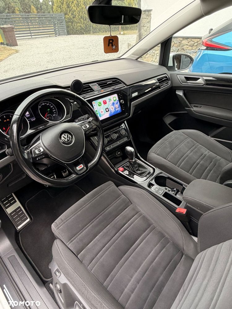 Volkswagen Touran - 15