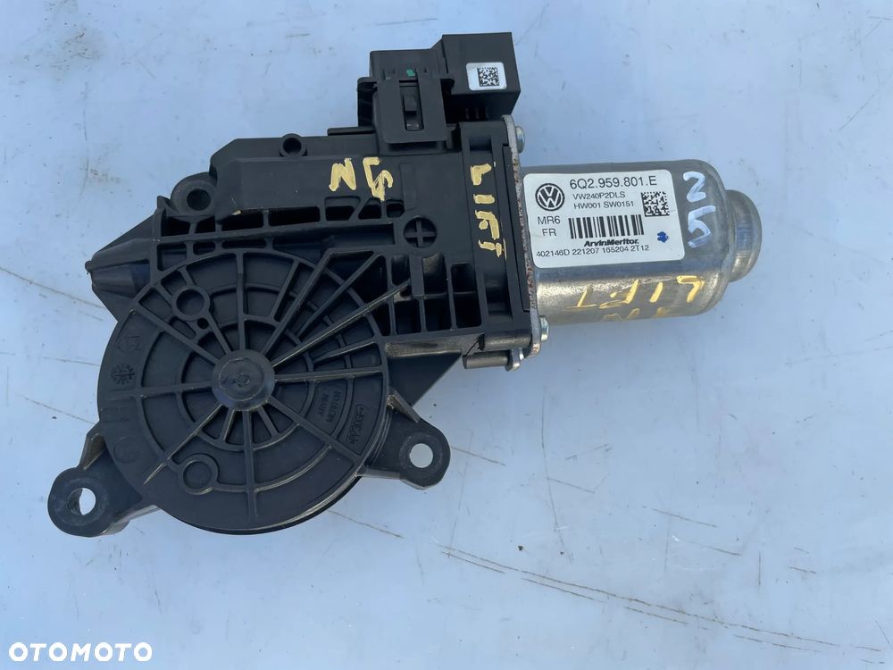 Silniczek szyby prawy przód vw Polo 9N IV LIFT 3D 6Q2959801E - 1