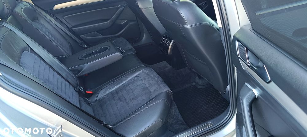 Volkswagen Passat Variant 2.0 TDI SCR Highline - 20