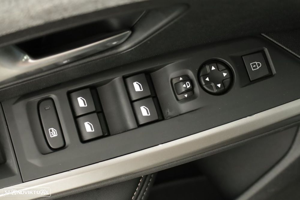 Peugeot 5008 1.2 Hybrid Allure e-DCS6 - 18