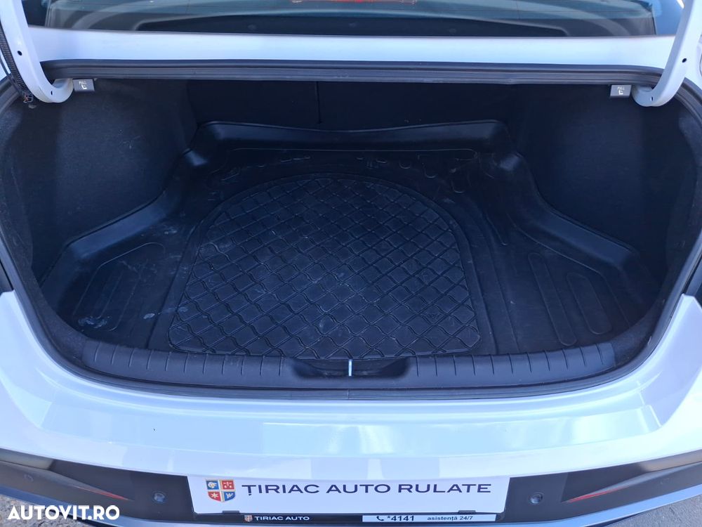 Hyundai Elantra - 20