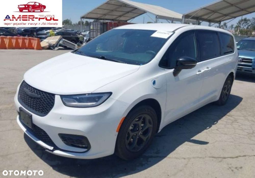 Chrysler Pacifica - 1