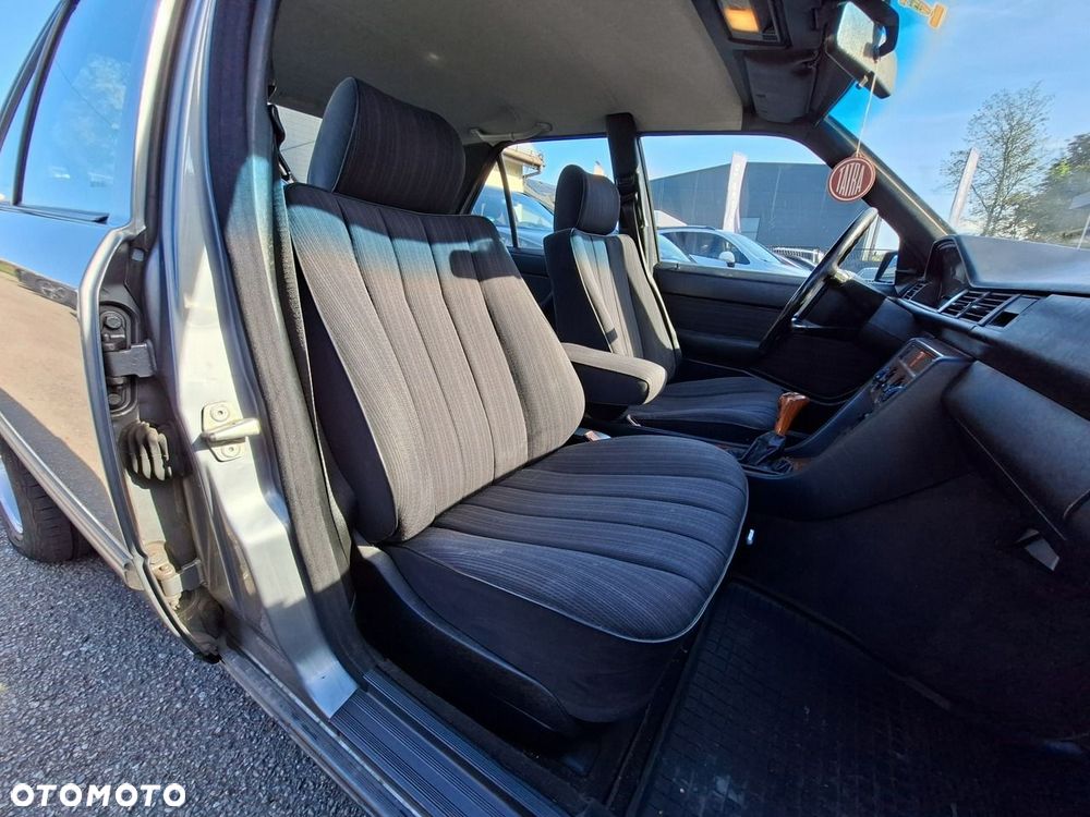 Mercedes-Benz Klasa E 200 - 22