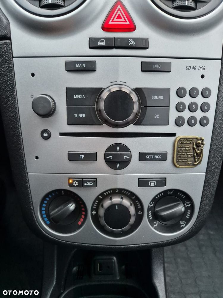 Opel Corsa 1.2 16V Essentia - 21