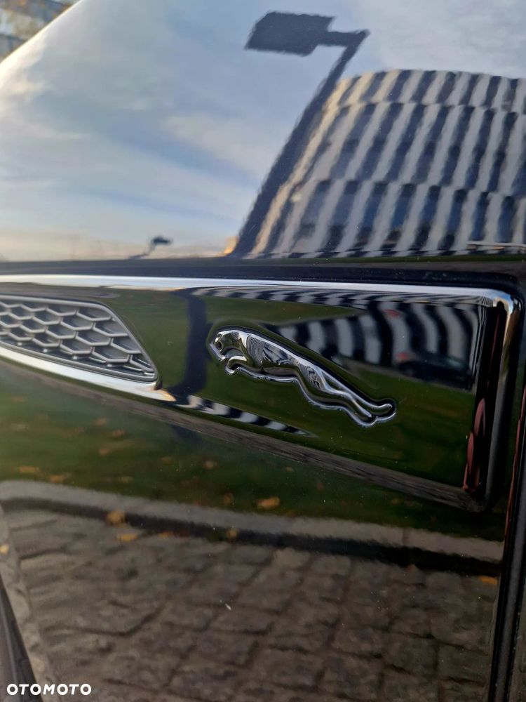 Jaguar XF P300 AWD R-Dynamic SE - 18