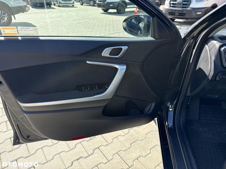 Kia Ceed - 13