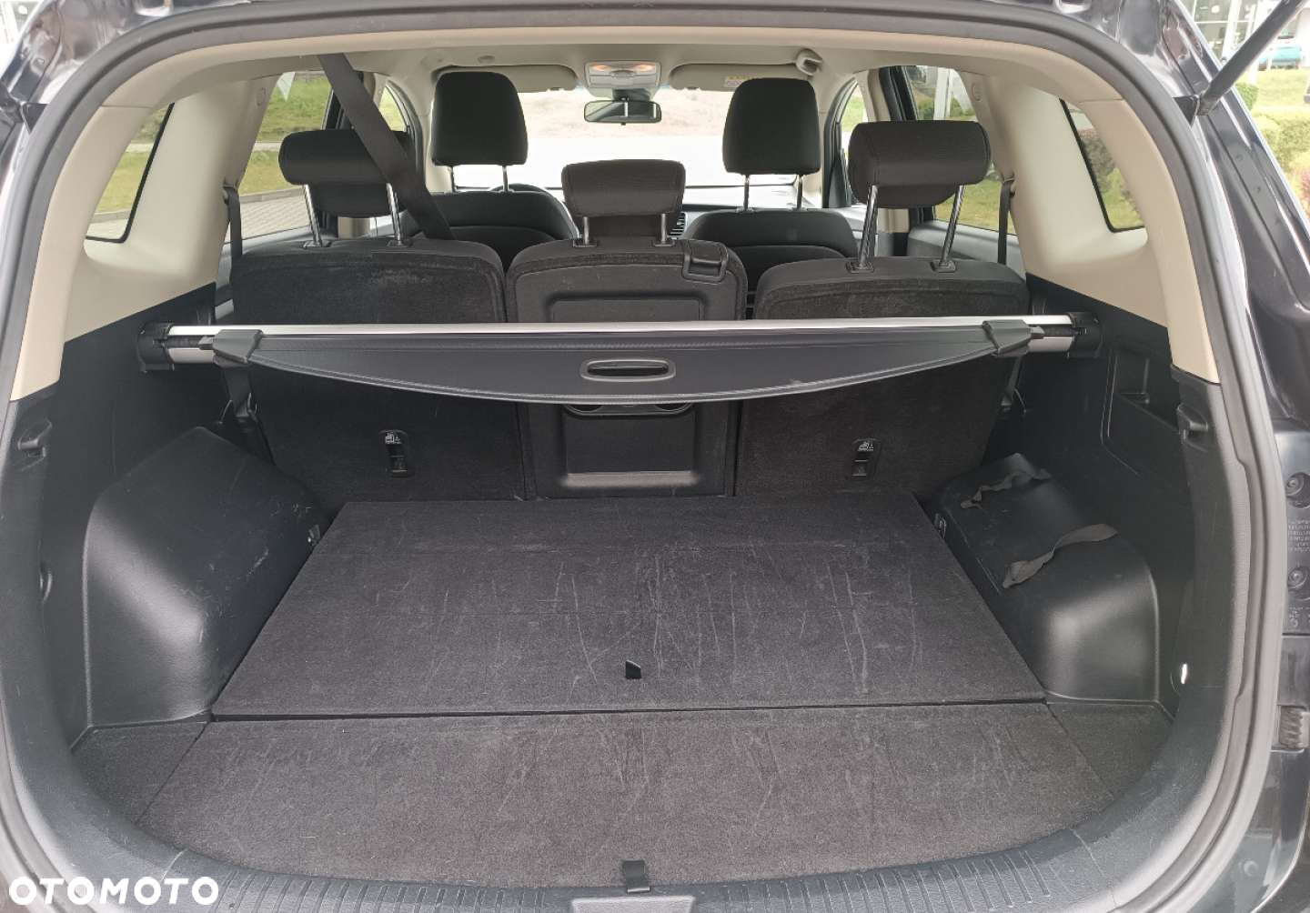 Kia Carens - 12