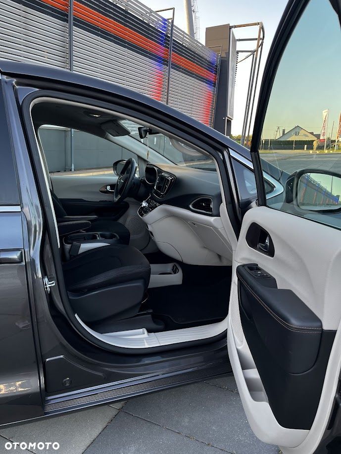 Chrysler Pacifica - 7