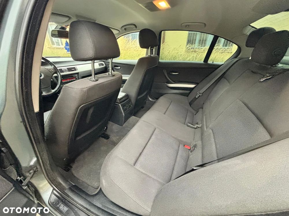 BMW Seria 3 318i - 28