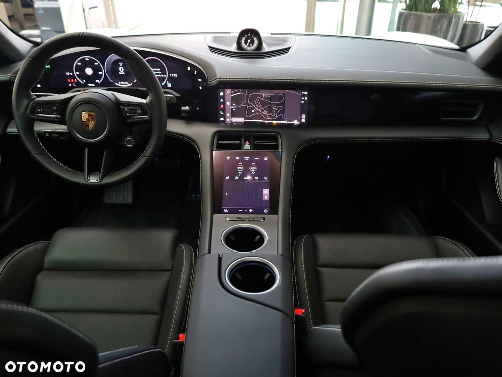 Porsche Taycan - 17