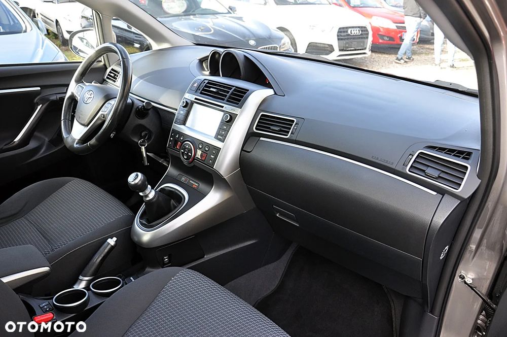 Toyota Verso 1.8 Premium - 22