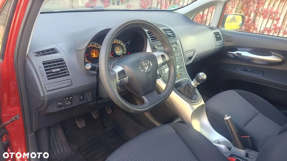 Toyota Auris 1.6 Premium + - 24