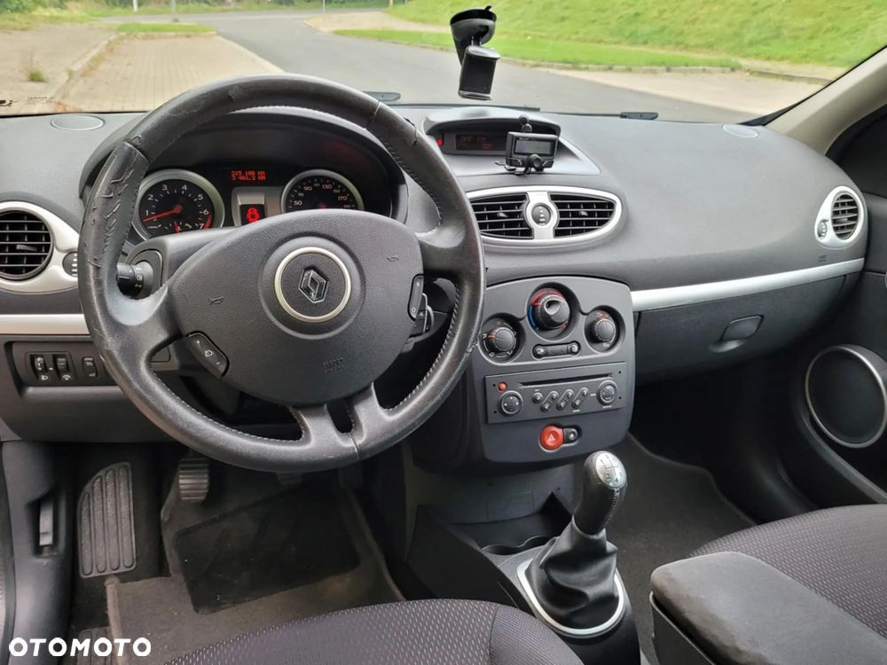 Renault Clio - 11