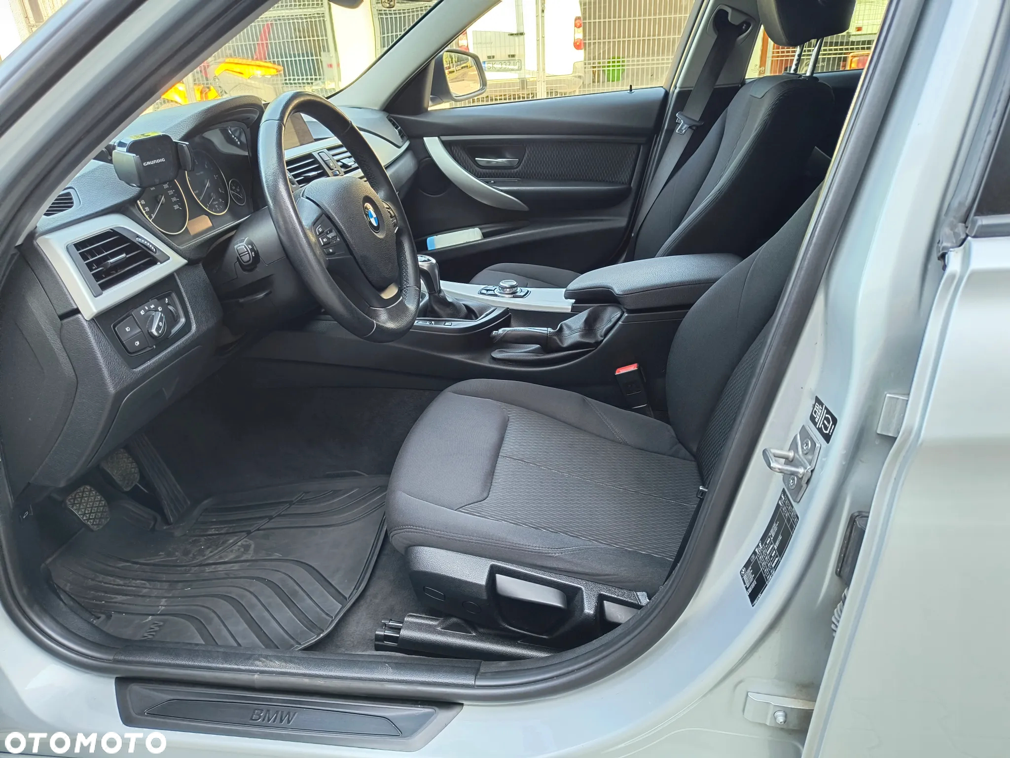 BMW Seria 3 320d DPF Touring - 6