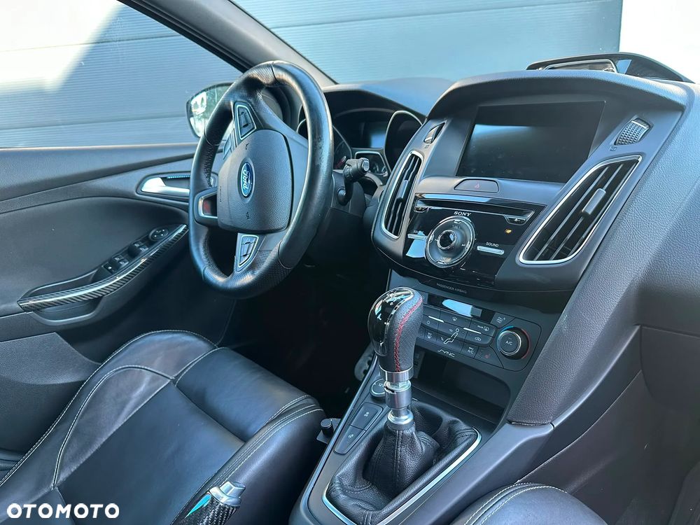 Ford Focus 2.0 EcoBoost ST - 19