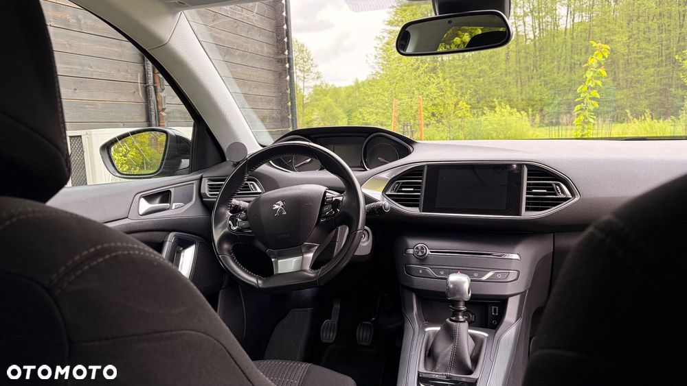 Peugeot 308 PureTech 130 GPF Stop & Start Allure Business-Paket - 19