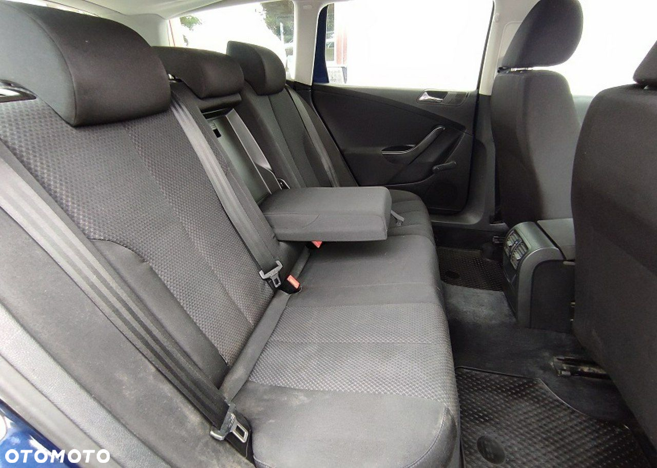 Volkswagen Passat - 13