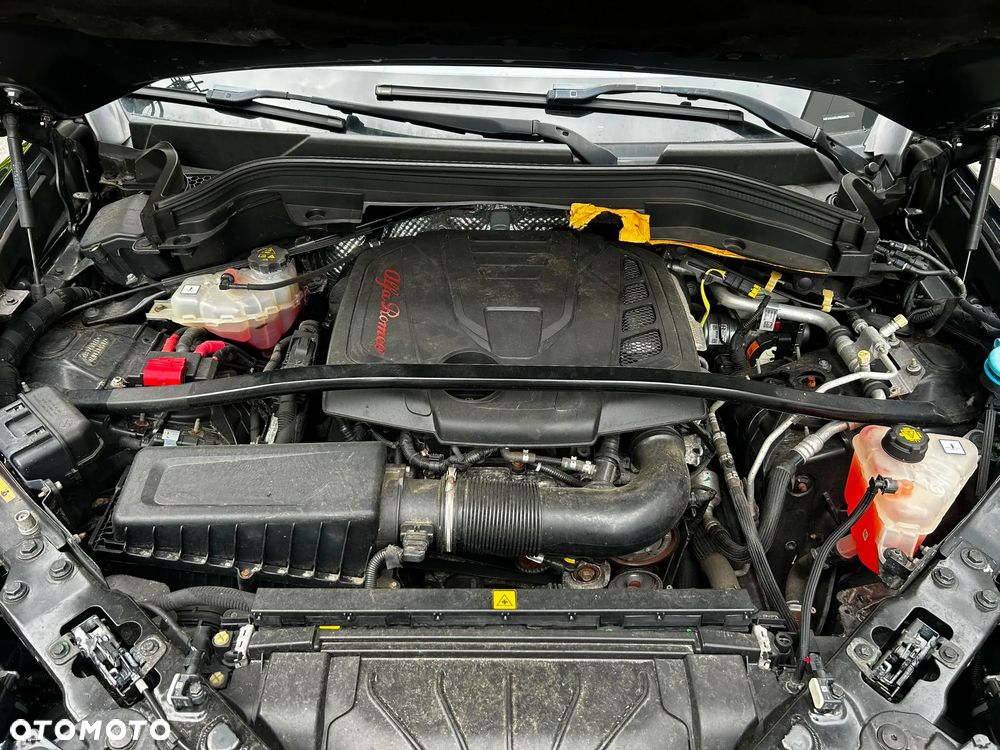 Alfa Romeo Stelvio 2.0 Turbo 16V AT8-Q4 Ti - 14