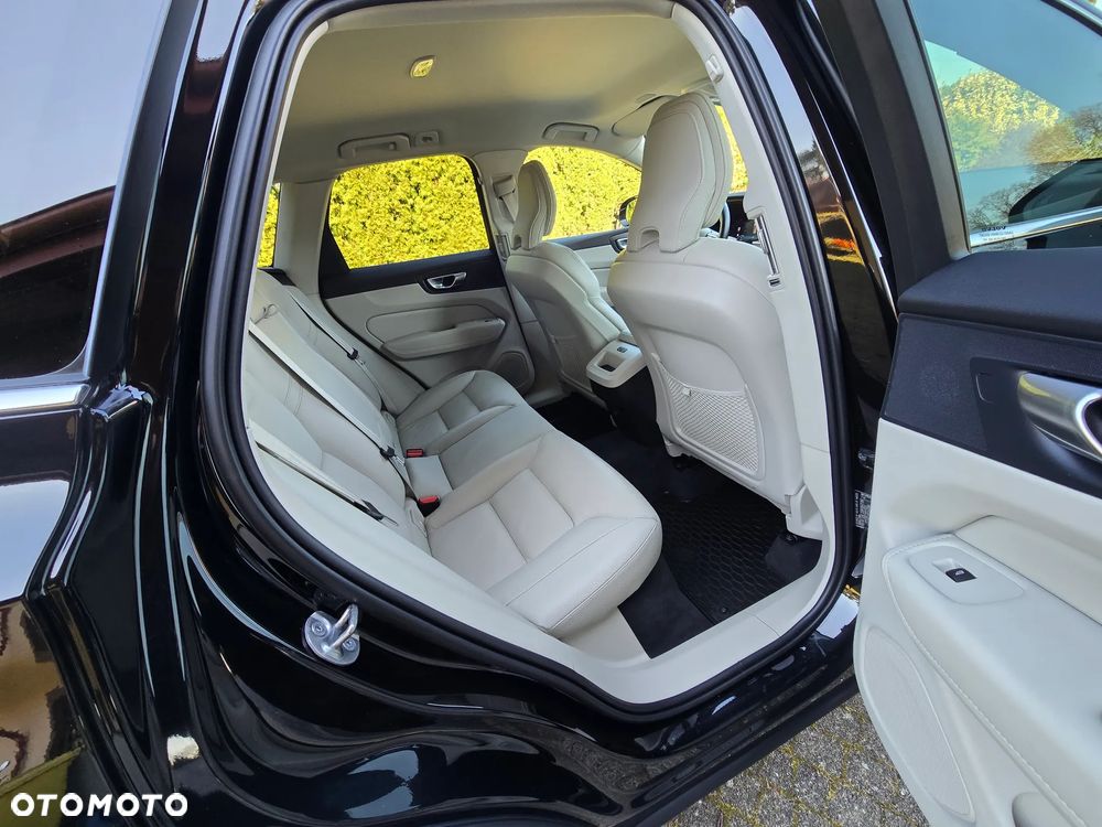 Volvo XC 60 B4 D AWD Plus Bright - 12