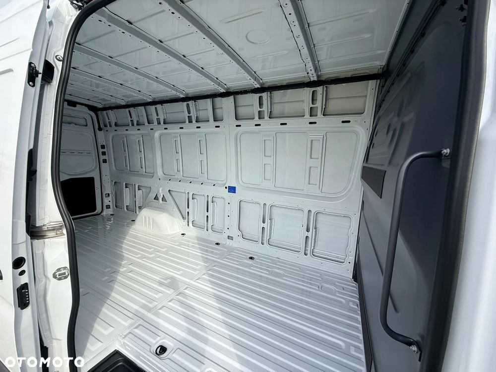 Mercedes-Benz Sprinter - 11
